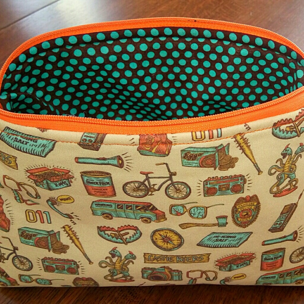 Stranger Things Cosmetic Bag HAMDMADE TOTALLY UNIQ